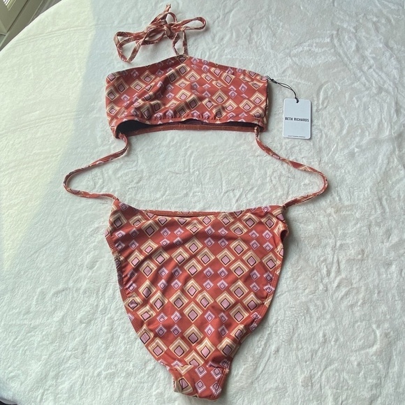 New! Beth Richards Gina one piece in Triangle geo print , saffron 19819 - Picture 4 of 16